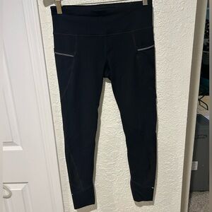 Athleta women’s size small black leggings with side pockets and back pocket.